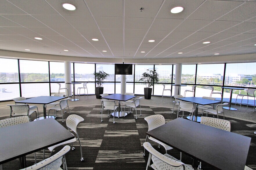 570 Lake Cook Rd, Deerfield, IL à louer - Photo intérieure - Image 2 de 3