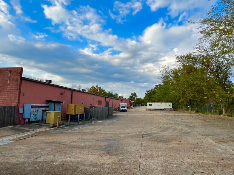 100 Briarwood West Dr, Jackson, MS for lease - Building Photo - Image 3 of 18