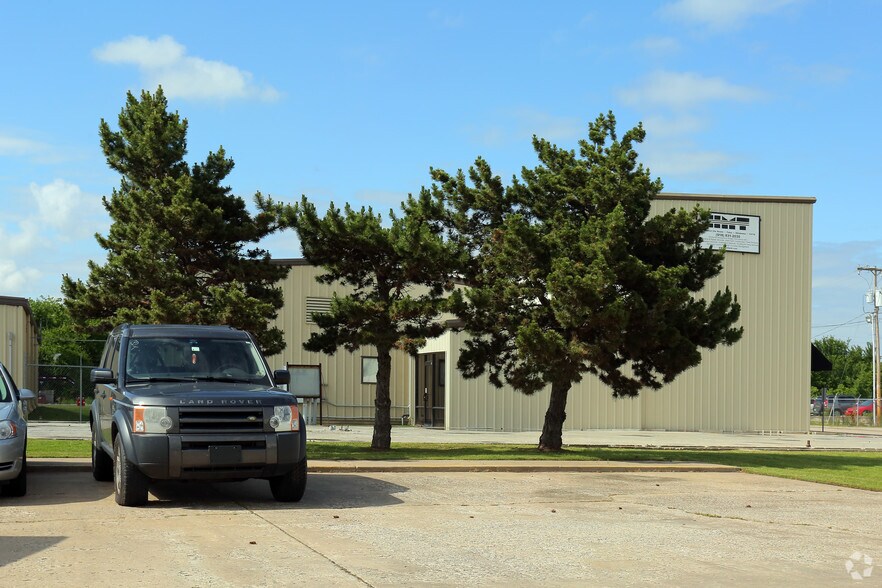 10701 E Ute St, Tulsa, OK à vendre - Photo du bâtiment - Image 2 de 20