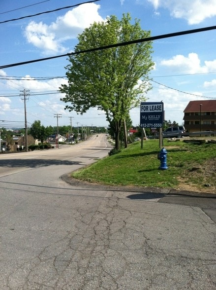 8754 University Blvd, Coraopolis, PA for lease - Building Photo - Image 3 of 3