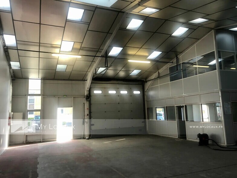 Flex in SAINT-OUEN-L'AUMONE for lease - Interior Photo - Image 3 of 4