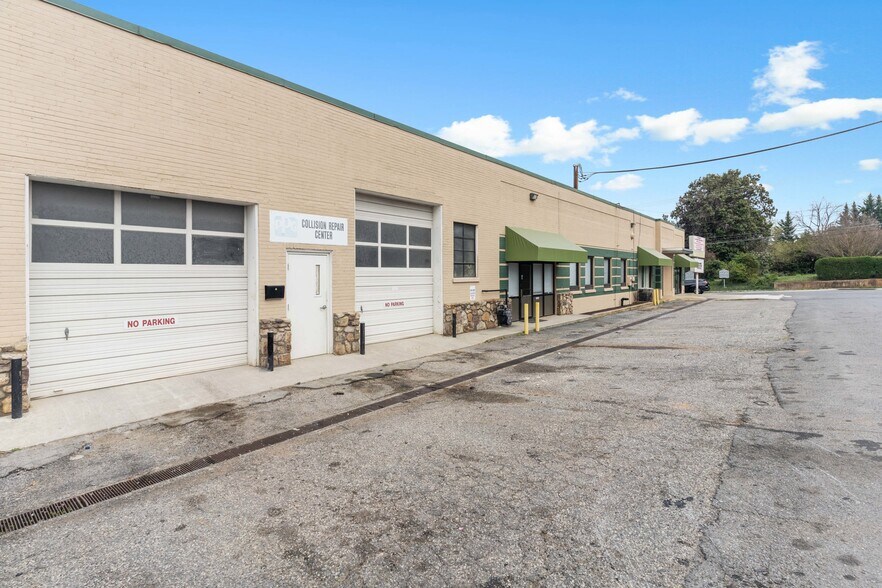 1811 Memorial Ave, Lynchburg, VA à louer - Photo du bâtiment - Image 3 de 24