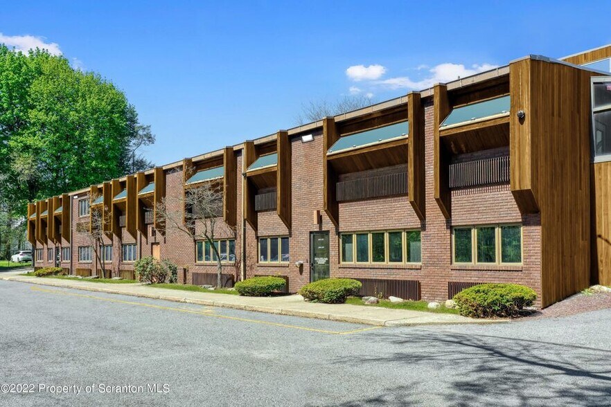 200 Main St, Blakely, PA à louer - Photo du bâtiment - Image 2 de 8