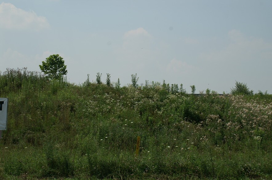 Portfolio of 4 parcels - 11.4 Acres portefeuille de 4 propriétés à vendre sur LoopNet.ca - Autre - Image 3 de 5