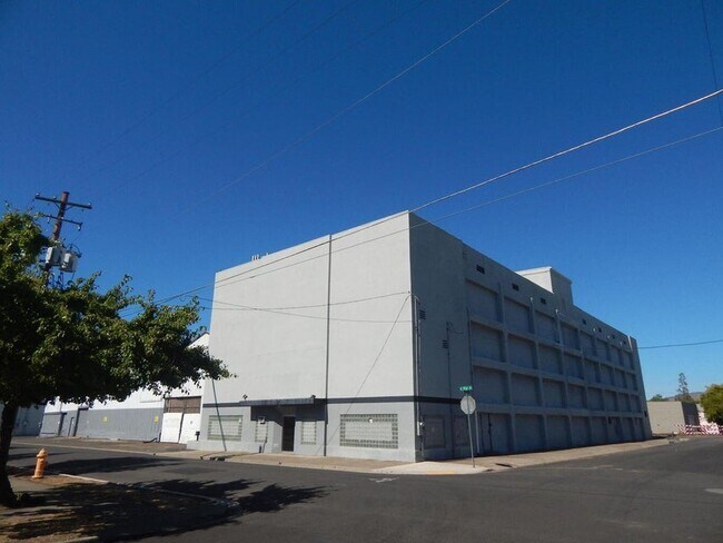 More details for 327 S Fir St, Medford, OR - Industrial for Sale
