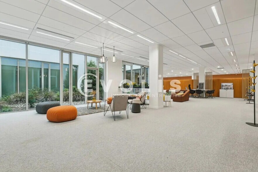 Bureau dans Fontenay-sous-Bois à louer - Hall d’entrée - Image 3 de 11