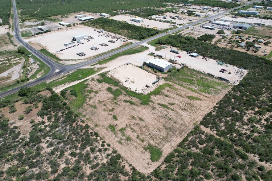 3509 Us 277, Carrizo Springs, TX à louer - Photo du bâtiment - Image 3 de 3