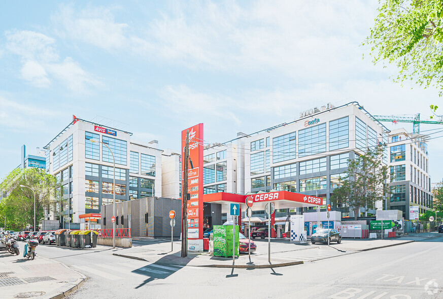 Avenida Manoteras, 32, Madrid, Madrid for lease - Primary Photo - Image 1 of 13