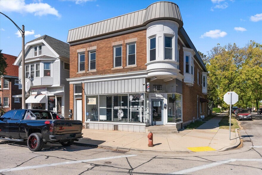 2900 W Arthur Ave, Milwaukee, WI à vendre - Photo du bâtiment - Image 2 de 19
