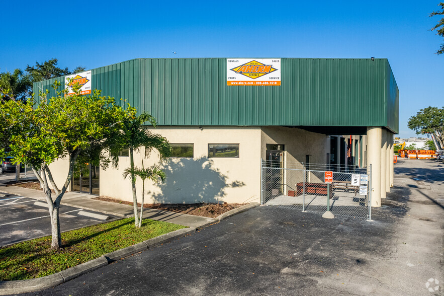 5626 Enterprise Pky, Fort Myers, FL à vendre - Photo principale - Image 1 de 1