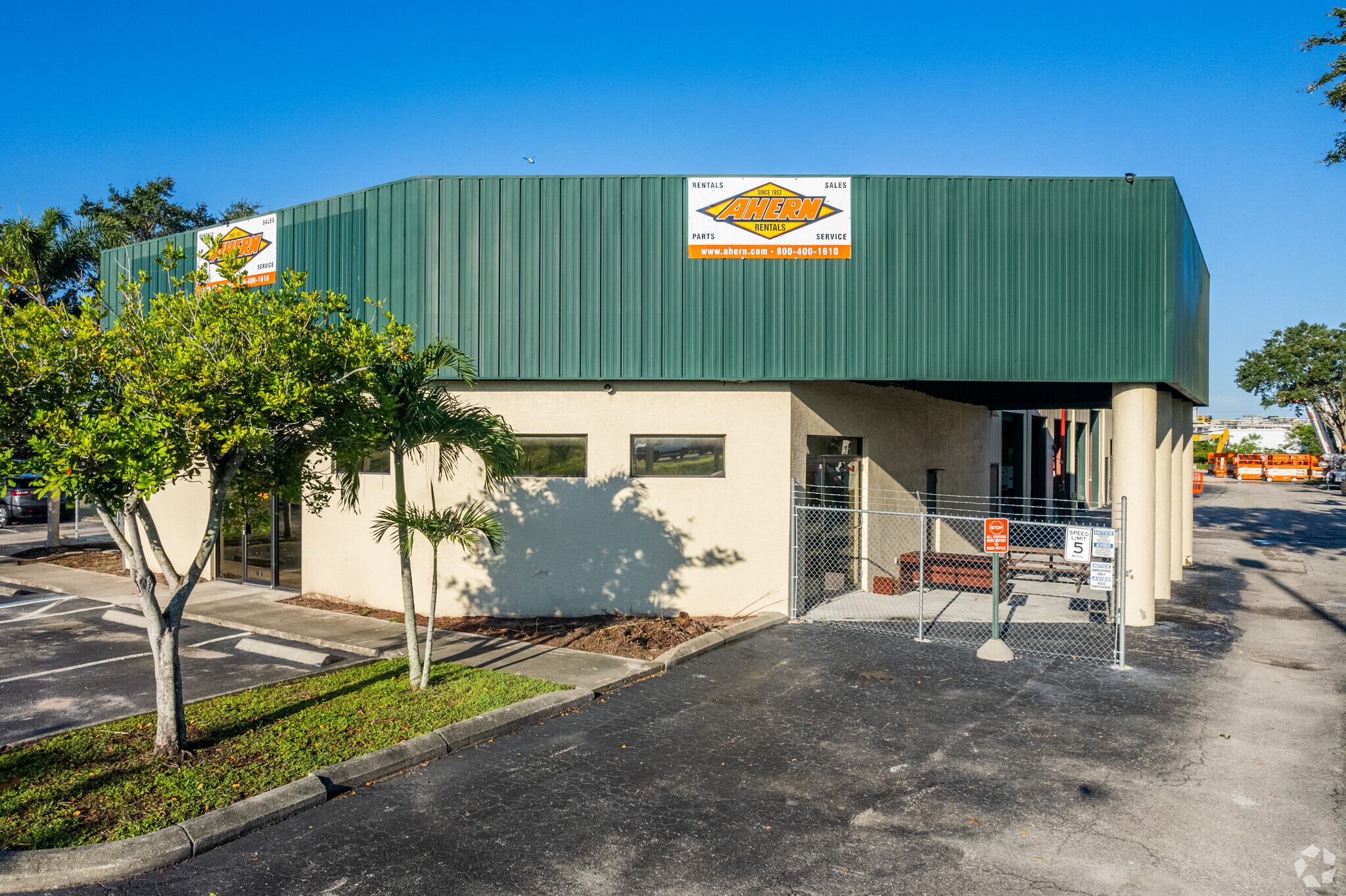 5626 Enterprise Pky, Fort Myers, FL à vendre Photo principale- Image 1 de 1