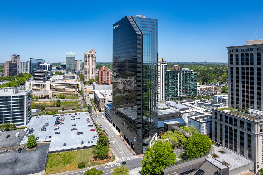 Salesforce Tower - Commercial Real Estate