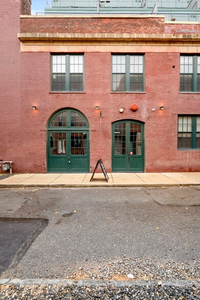 2041 Coral St, Philadelphia, PA for lease - Building Photo - Image 1 of 15
