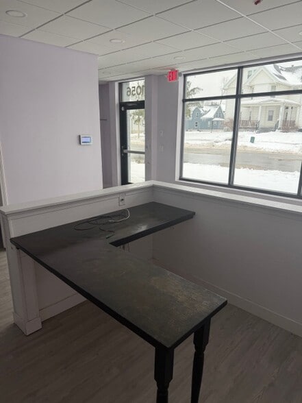 1056 5th Ave SE, Cedar Rapids, IA à vendre - Photo du bâtiment - Image 2 de 4