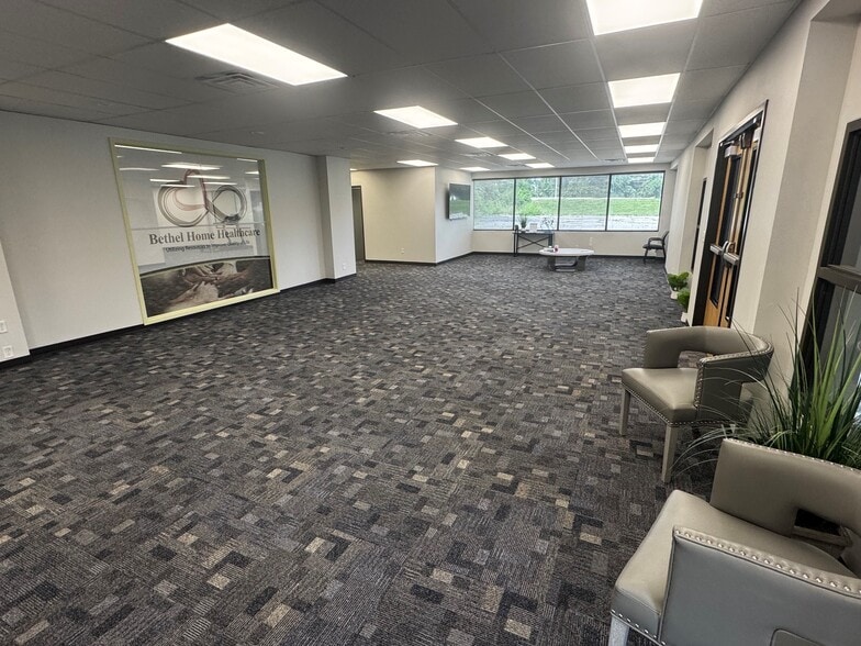 201 E Partridge Ave, Independence, MO for lease - Building Photo - Image 2 of 17