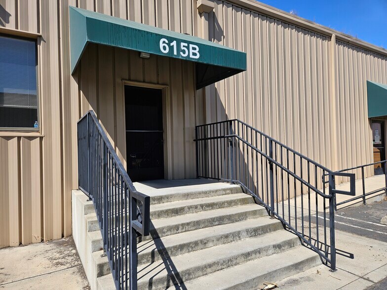 615-621 Kansas Ave, Modesto, CA for lease - Building Photo - Image 3 of 17