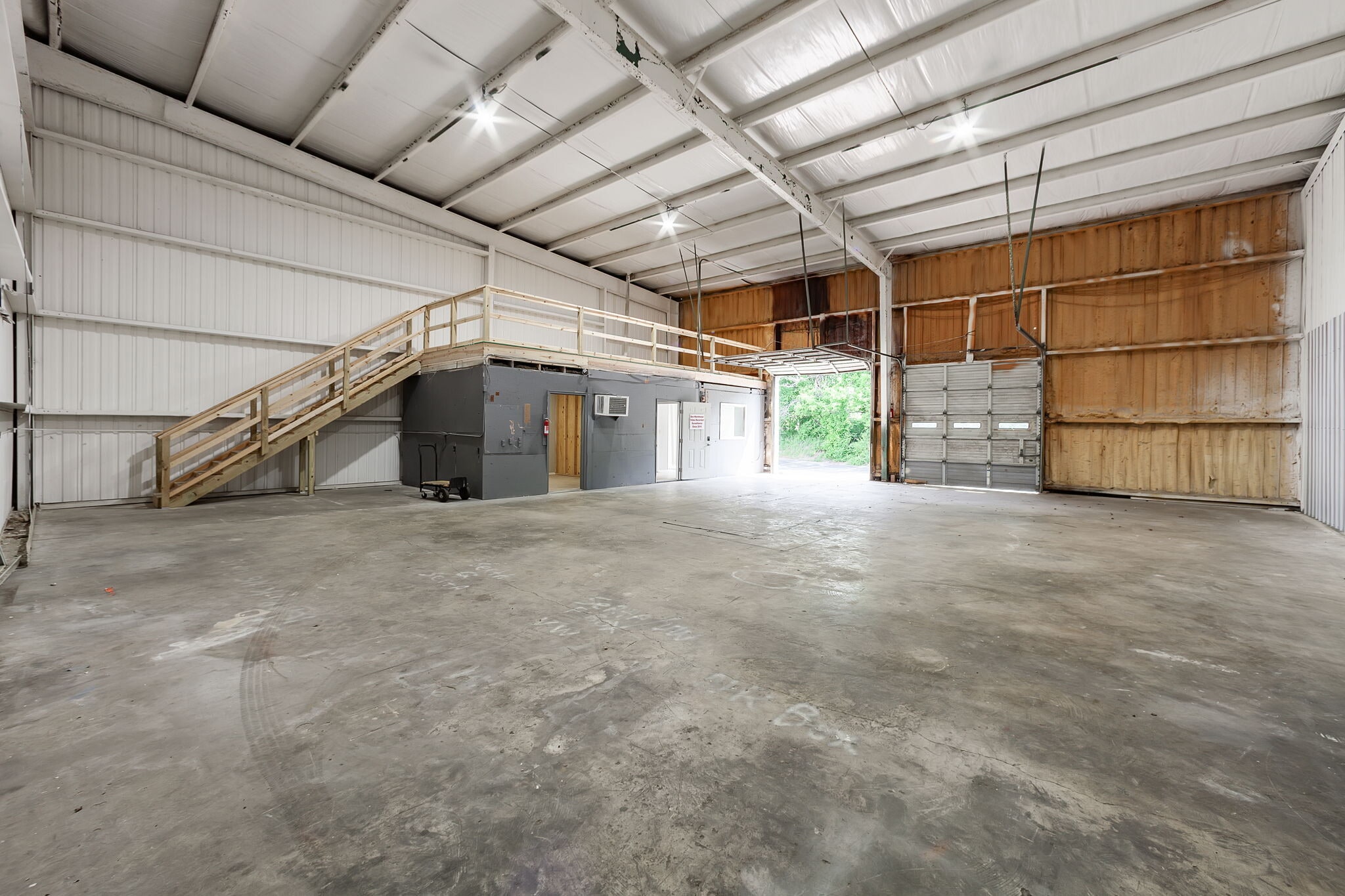 123-139 Ragland Rd, Jackson, TN for lease Interior Photo- Image 1 of 2