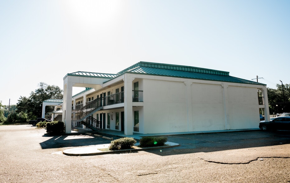 337 Devereaux Dr, Natchez, MS for sale - Building Photo - Image 2 of 23