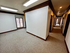 6800 W 107th St, Overland Park, KS for lease Interior Photo- Image 1 of 8