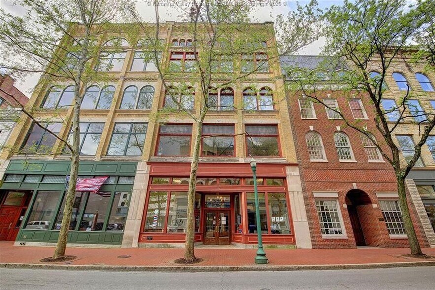 210 Capitol St, Charleston, WV à louer - Photo du bâtiment - Image 1 de 30