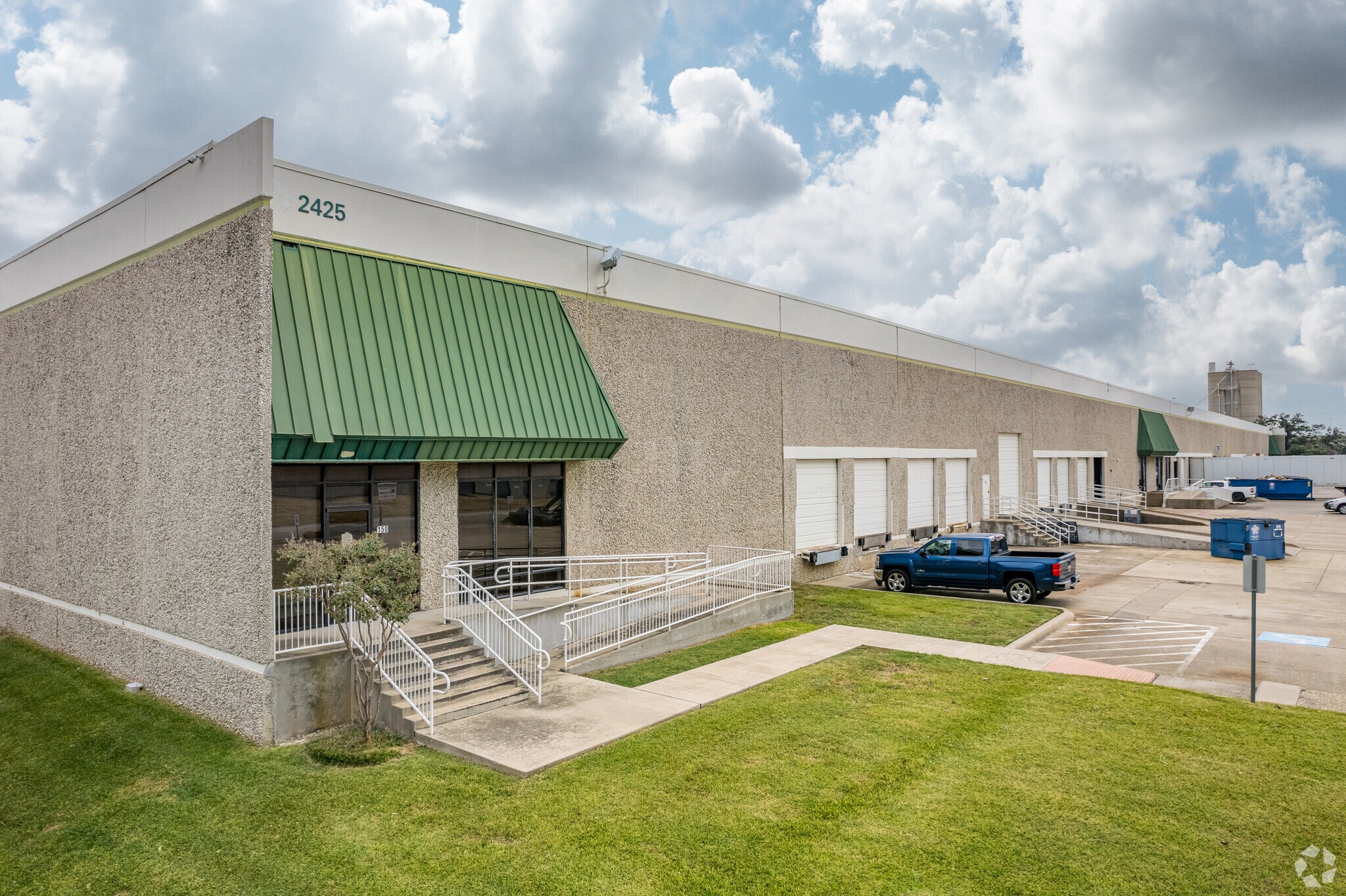 2425 Camp Ave, Carrollton, TX à louer Photo principale- Image 1 de 8