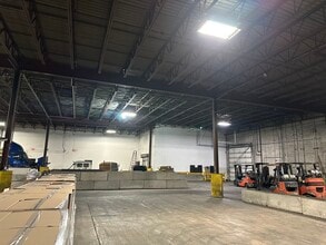 1121-1123 N Ellis St, Bensenville, IL for lease Interior Photo- Image 2 of 4