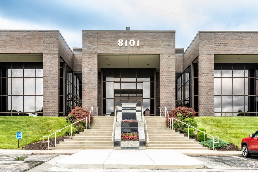 8101 College Blvd, Overland Park, KS à louer - Photo principale - Image 1 de 5