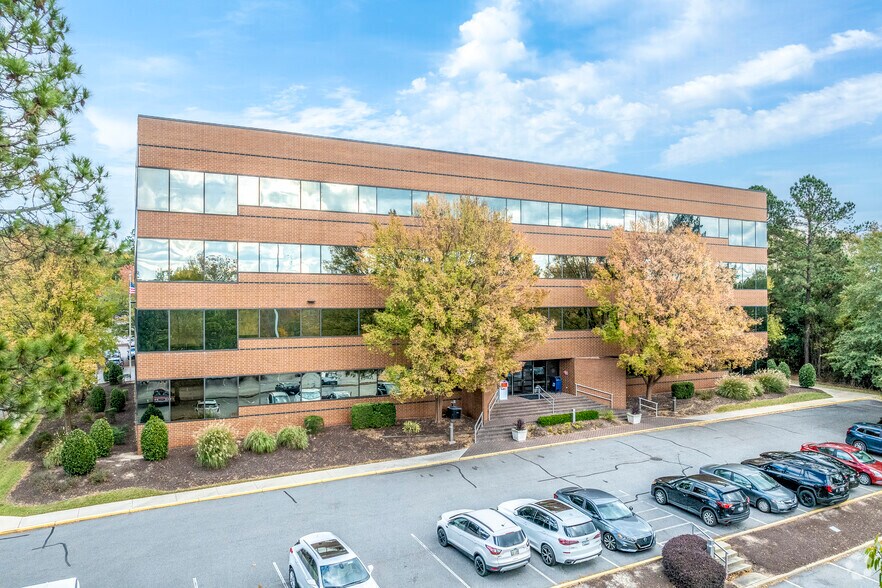 220 Stoneridge Dr, Columbia, SC à louer - Photo du bâtiment - Image 1 de 20