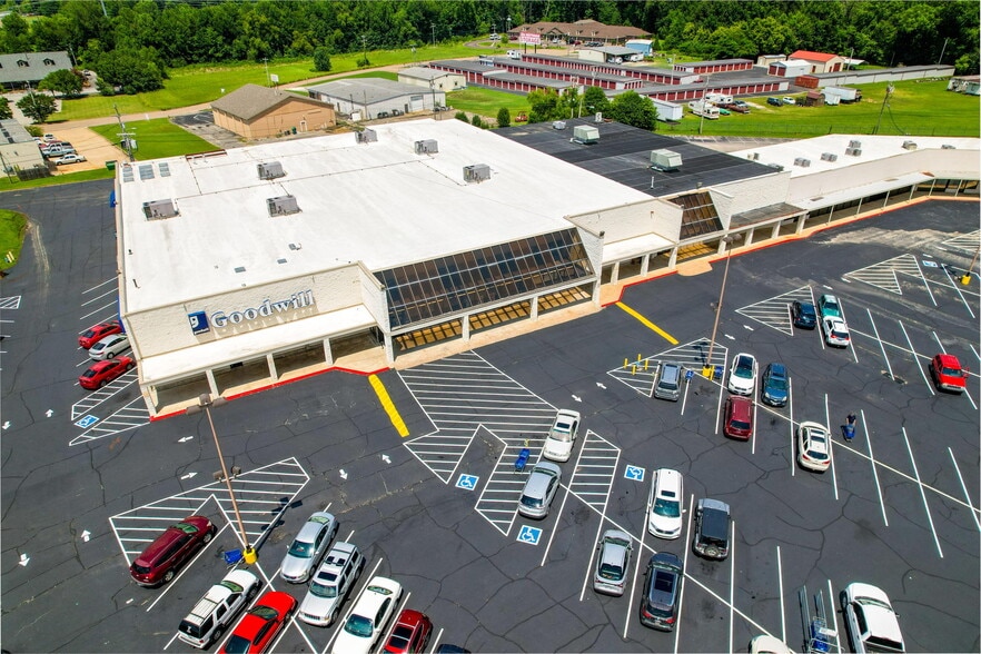 1340 S Highland Ave, Jackson, TN for lease - Building Photo - Image 2 of 15