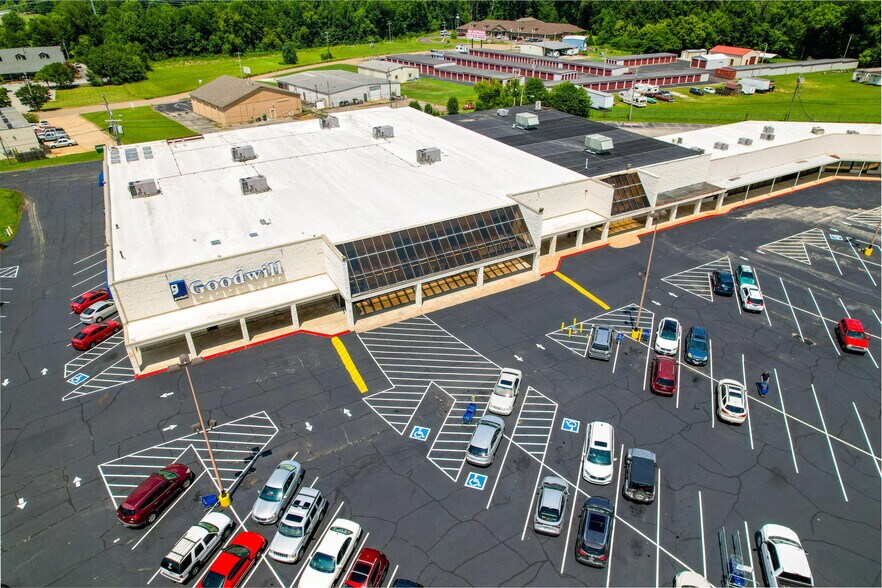 1340 S Highland Ave, Jackson, TN à louer - Photo du bâtiment - Image 2 de 15