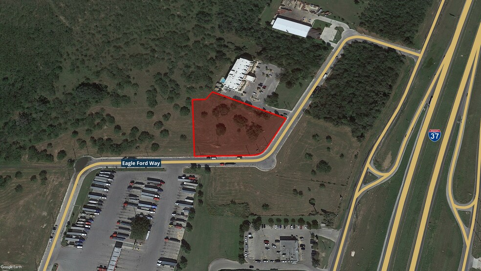 2005 Eagle Ford Way, Elmendorf, TX à vendre - Photo du bâtiment - Image 2 de 5