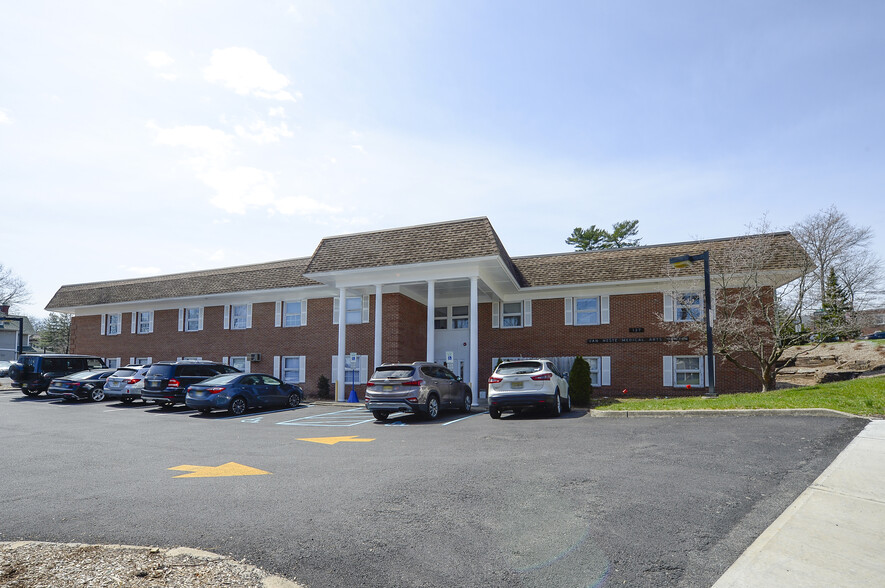 127 Union Ave, Ridgewood, NJ à louer - Photo du bâtiment - Image 2 de 10