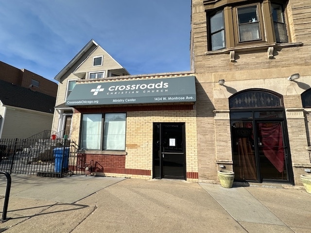 1434 W Montrose Ave, Chicago, IL à louer - Photo du bâtiment - Image 2 de 42