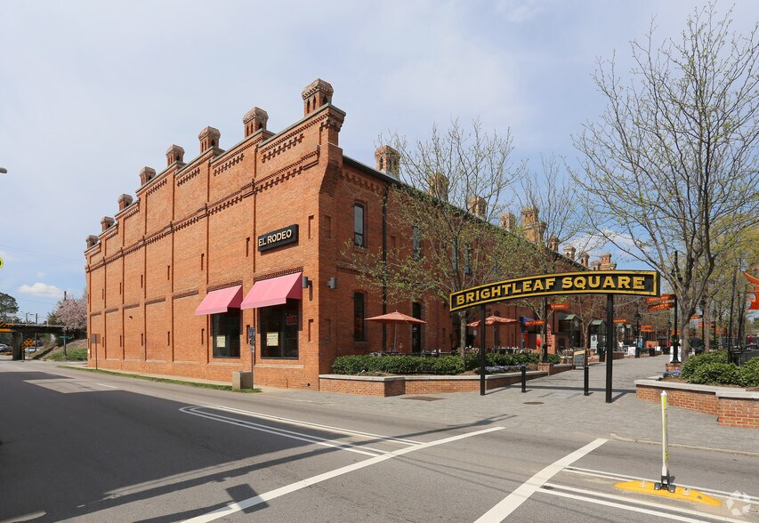 905 W Main St, Durham, NC à louer - Photo du bâtiment - Image 2 de 15