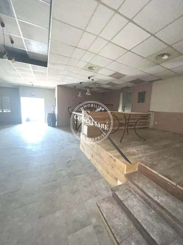 Retail in Portet-sur-Garonne for lease Building Photo- Image 1 of 6