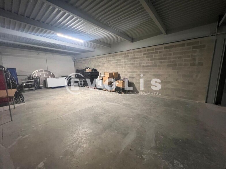 Flex in Neuilly-Plaisance for lease - Interior Photo - Image 1 of 8