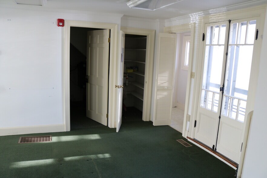82 West St, Litchfield, CT for lease - Interior Photo - Image 2 of 14
