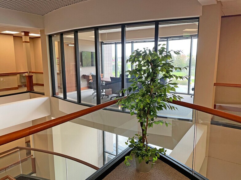 7077 Northland Cir, Brooklyn Park, MN à louer - Photo intérieure - Image 2 de 8