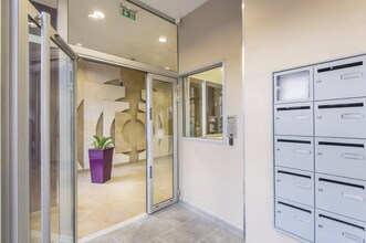 Rue De Paris, Montreuil for lease Building Photo- Image 2 of 8