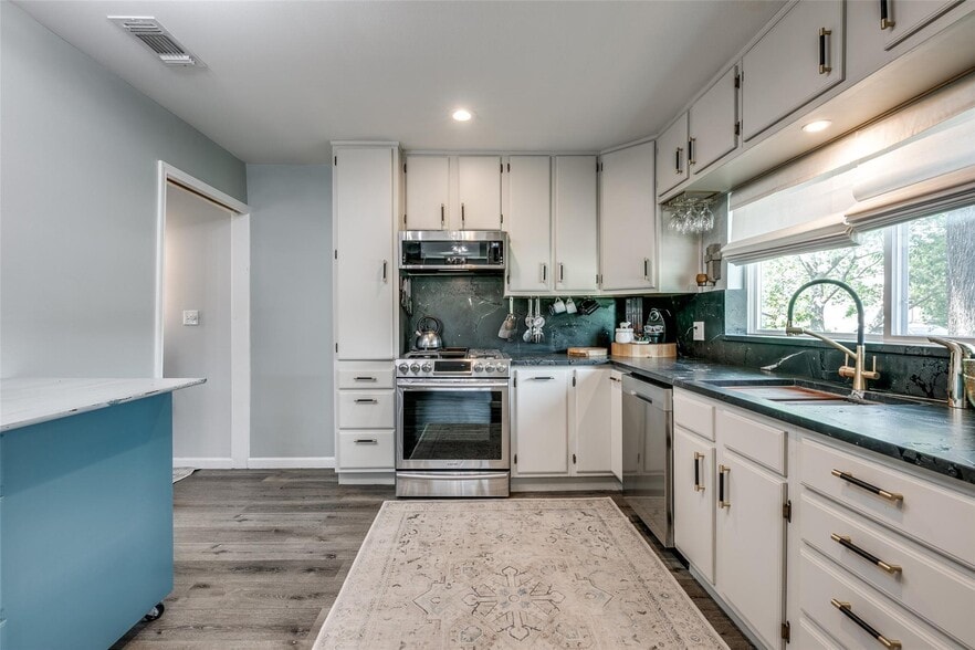 407 E Broad St, Forney, TX for sale - Interior Photo - Image 3 of 25