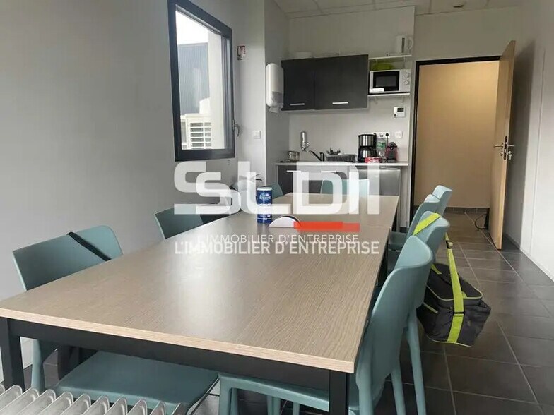 155 Route De Grenoble, Saint-Priest for lease - Interior Photo - Image 3 of 7