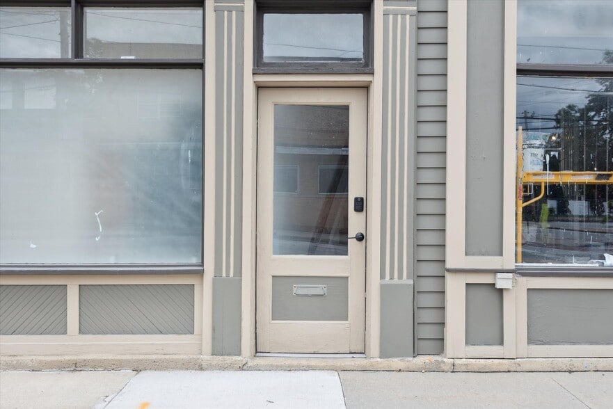 5808-5810 Detroit Ave, Cleveland, OH for lease - Building Photo - Image 3 of 32