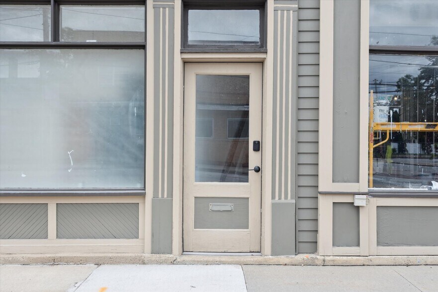 5808-5810 Detroit Ave, Cleveland, OH à louer - Photo du bâtiment - Image 3 de 32