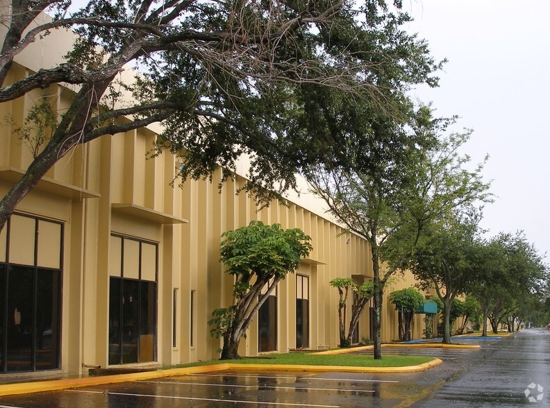 1800 NW 66th Ave, Plantation, FL for lease - Building Photo - Image 3 of 19