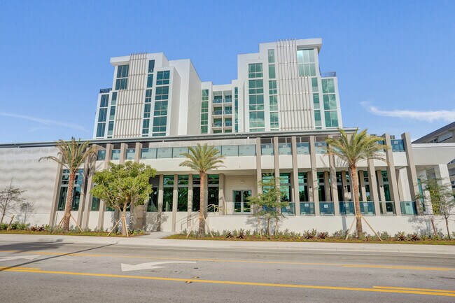 Plus de détails pour 305-317 Briny Ave, Pompano Beach, FL - Commerce de détail à louer