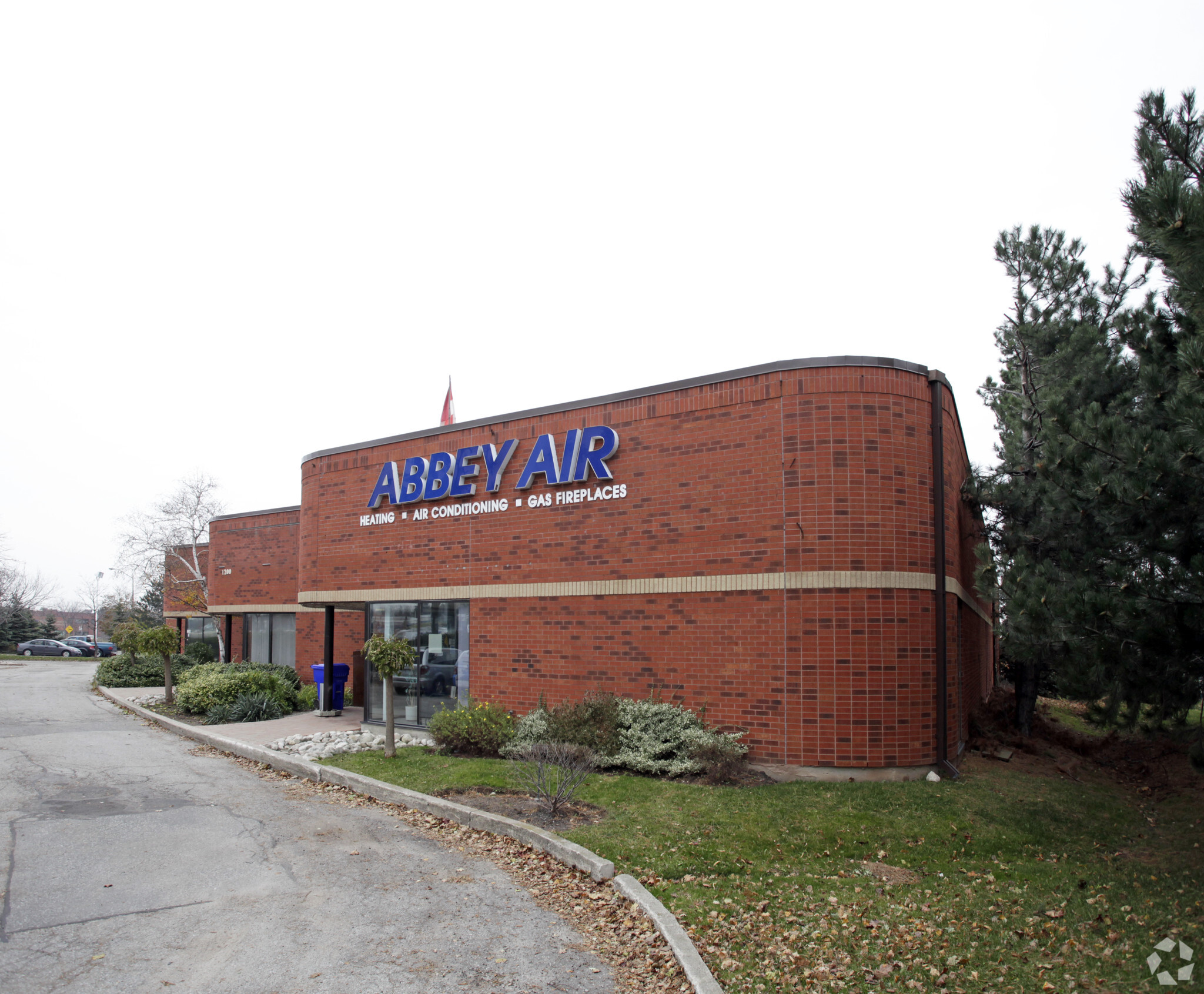 1200 S Service Rd W, Oakville, ON for lease Primary Photo- Image 1 of 3