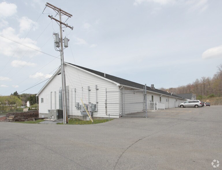 136 Jaycee Dr, Johnstown, PA à louer - Photo du bâtiment - Image 2 de 2