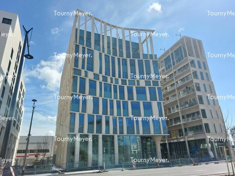 Office in Bordeaux for lease - Building Photo - Image 2 of 7