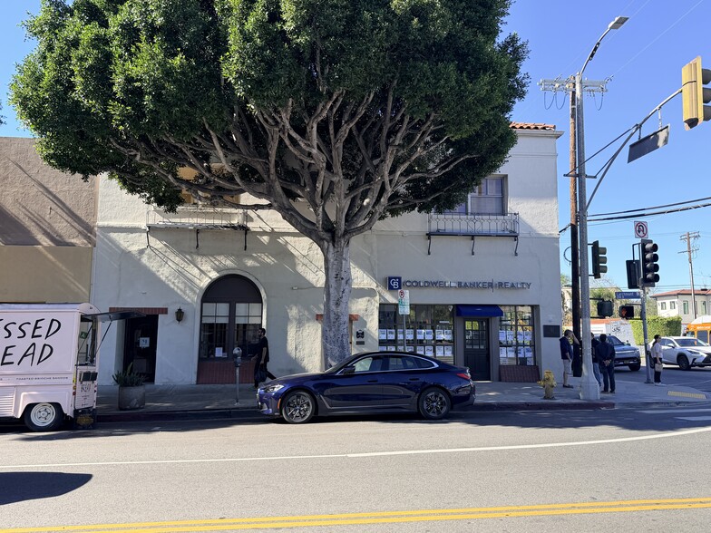 251 N Larchmont Blvd, Los Angeles, CA for lease - Building Photo - Image 3 of 14