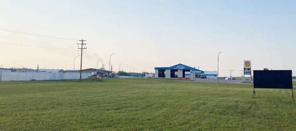2520 1 Av, Edson, AB à vendre Photo du bâtiment- Image 1 de 3